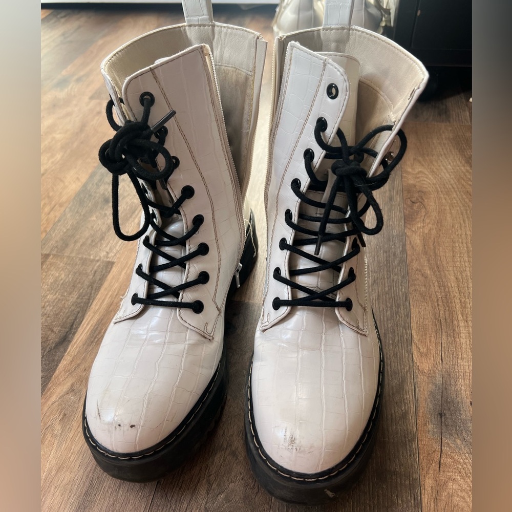 White Croc-Embossed Lace-Up Boots with Chain